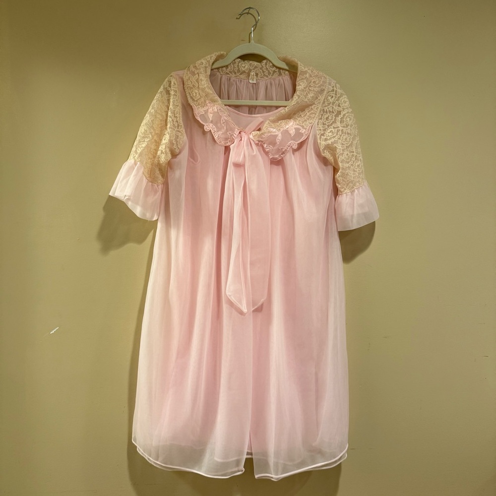 1950s Pink and‎ Cream peignoir set